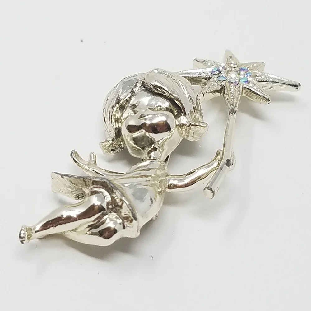 Vtg‎ Mylu pin brooch girl w/Poinsettia